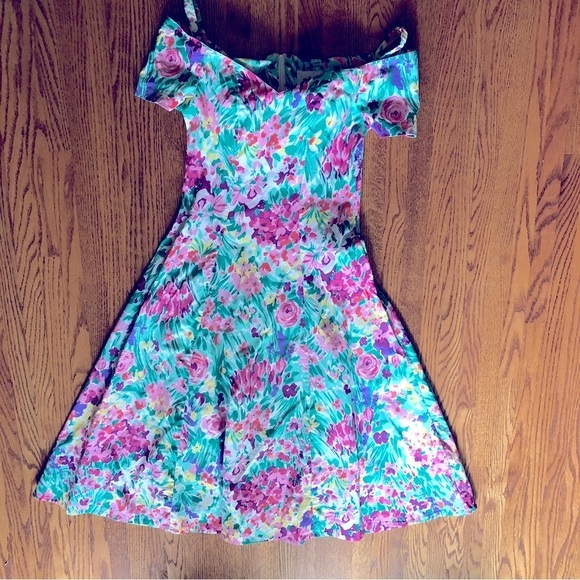 Vintage floral off the shoulder dress - Picture 9 of 10